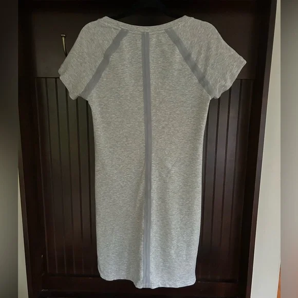 ATHLETA Gray Short Sleeve Crew Neck T-Shirt Athletic Dress Athleisure Preppy | M - Picture 10 of 16